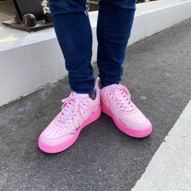 王道スニーカーAIR FORCE 1を染め技法で淡色に。スチュリートから春の新作「BUTTERFLY DYE」が登場