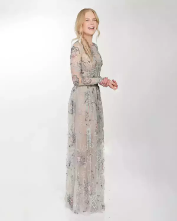 ロサンゼルスで開催された第27回SAGアワード授賞式にニコール・キッドマンらがジョルジオ・アルマーニを纏って登壇