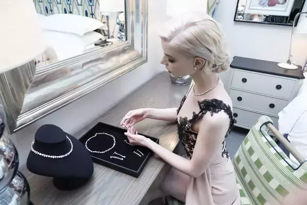 「ロサンゼルスで開催された第27回SAGアワード授賞式にアニャ・テイラー＝ジョイがティファニーを纏って登壇」の画像