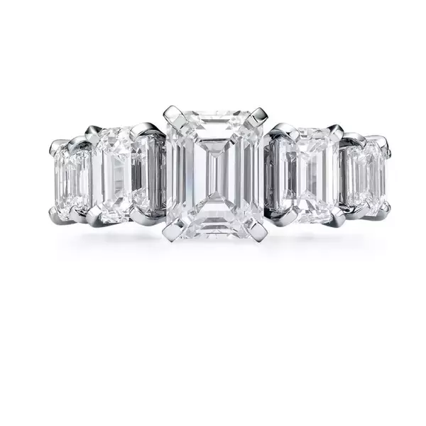 「ロサンゼルスで開催された第27回SAGアワード授賞式にアニャ・テイラー＝ジョイがティファニーを纏って登壇」の画像