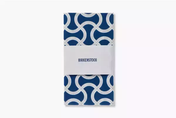 「こだわりのワントーンで大人のビルケンシュトック。アーバンリサーチドアーズから別注モデル発売」の画像