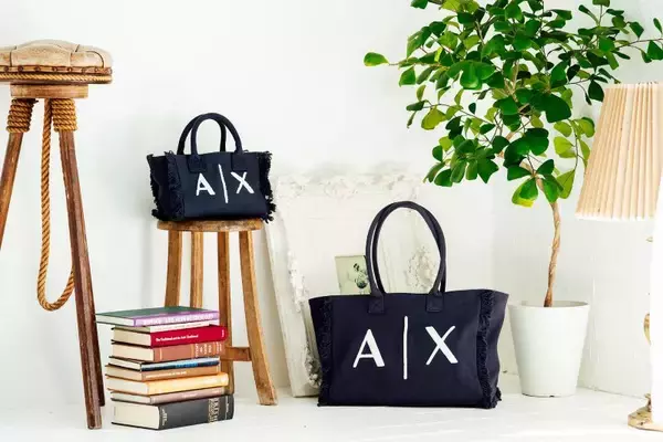 アルマーニ エクスチェンジから2021春夏の新作、フリンジキャンバスバッグが登場