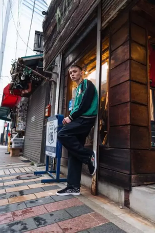 「スカジャンからインスパイア! アトモスが別注したジャパンメイドのプーマスエード「ATMOS SKAJAN」が登場」の画像