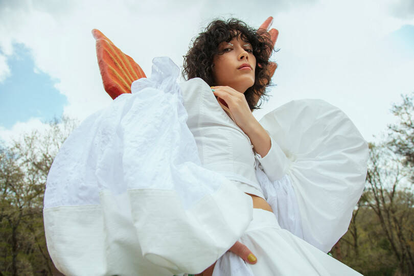 Our Fashion Story【vol.3_ロエベ、時空を旅するドレスアップ。新藤マリアとストレンジャー・トリップ】