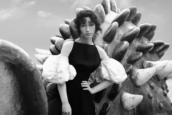 「Our Fashion Story【vol.3_ロエベ、時空を旅するドレスアップ。新藤マリアとストレンジャー・トリップ】」の画像