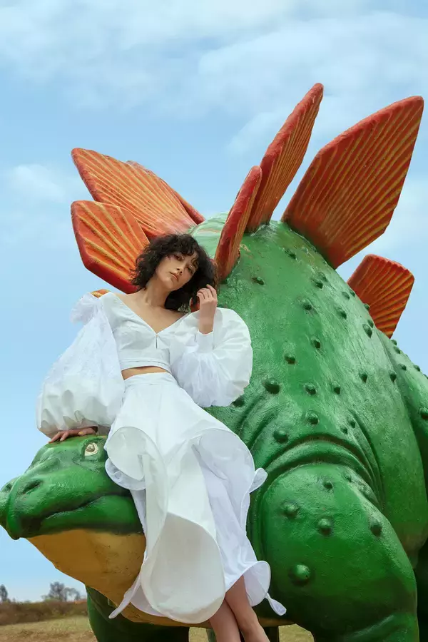 「Our Fashion Story【vol.3_ロエベ、時空を旅するドレスアップ。新藤マリアとストレンジャー・トリップ】」の画像