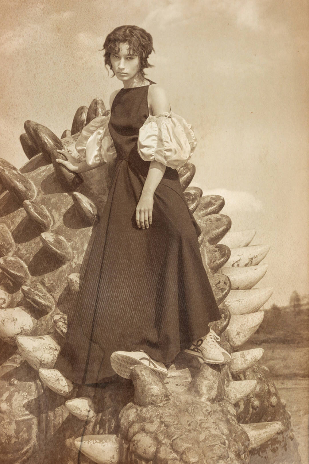 Our Fashion Story【vol.3_ロエベ、時空を旅するドレスアップ。新藤マリアとストレンジャー・トリップ】