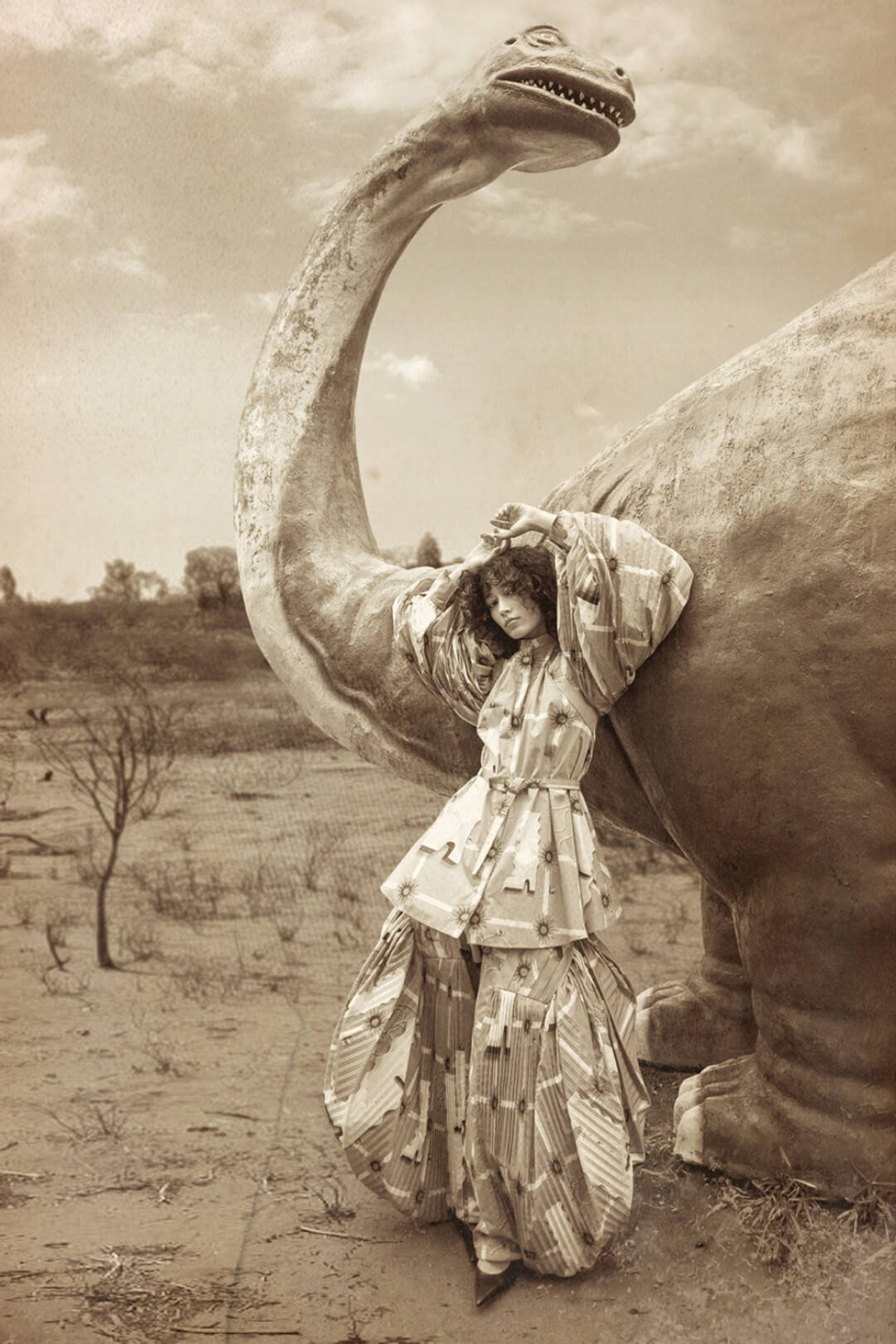 Our Fashion Story【vol.3_ロエベ、時空を旅するドレスアップ。新藤マリアとストレンジャー・トリップ】