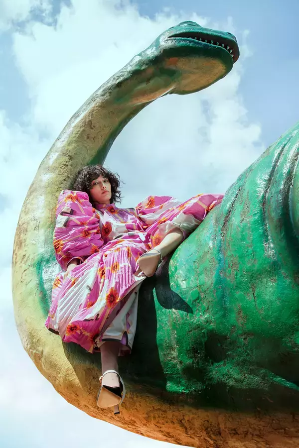 「Our Fashion Story【vol.3_ロエベ、時空を旅するドレスアップ。新藤マリアとストレンジャー・トリップ】」の画像