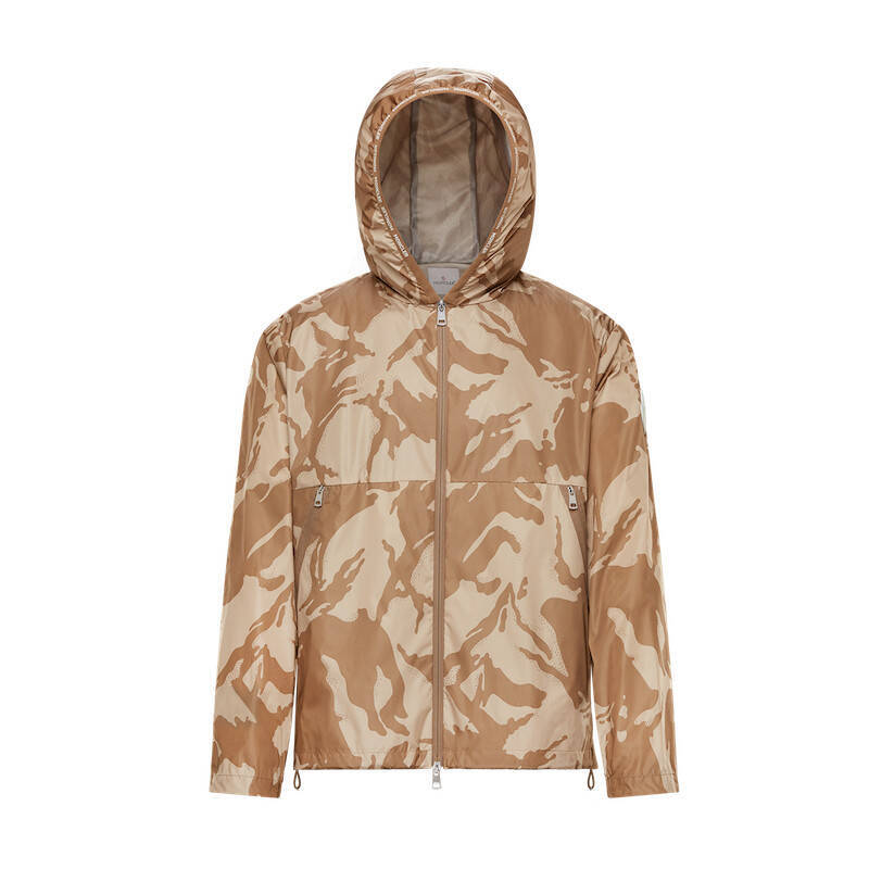 モンクレール 2021春夏メンズ、機能的なカジュアルアイテムがそろう「EVADING CONVENTION」