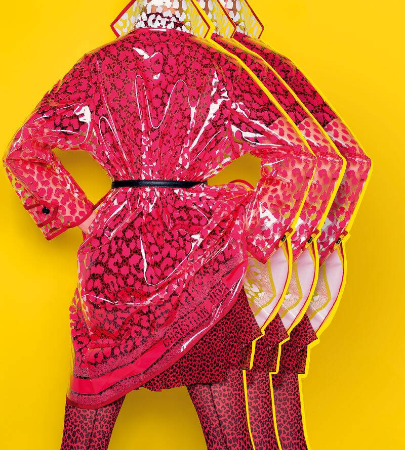 マリア・グラツィア・キウリによるポップなフォール コレクションをブリジット・ニーデルマイルがウルトラカラフルに撮影