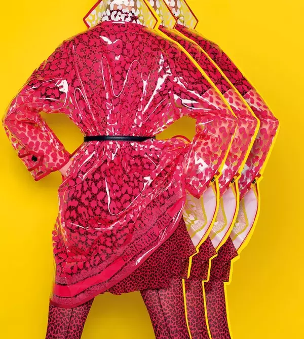 「マリア・グラツィア・キウリによるポップなフォール コレクションをブリジット・ニーデルマイルがウルトラカラフルに撮影」の画像