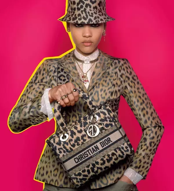 マリア・グラツィア・キウリによるポップなフォール コレクションをブリジット・ニーデルマイルがウルトラカラフルに撮影