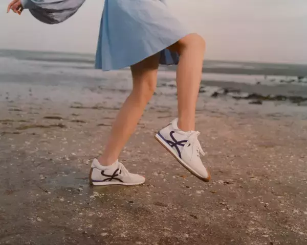 「ロエベ 2021春夏新作スニーカー「フローランナー」がリリース、70'sのトラック・スニーカーから着想」の画像