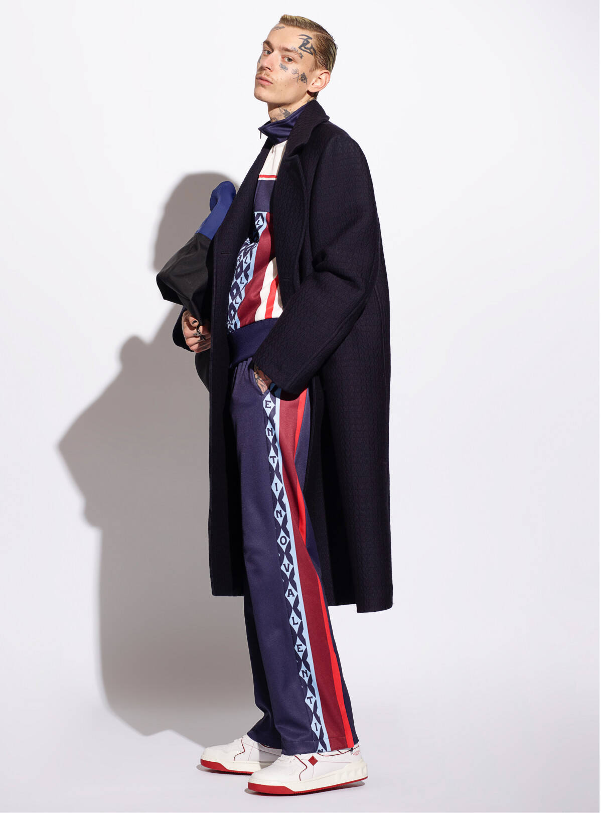 ヴァレンティノの新作スニーカーは、一粒のスタッズをアイコニックにあしらった「ワンスタッズ」