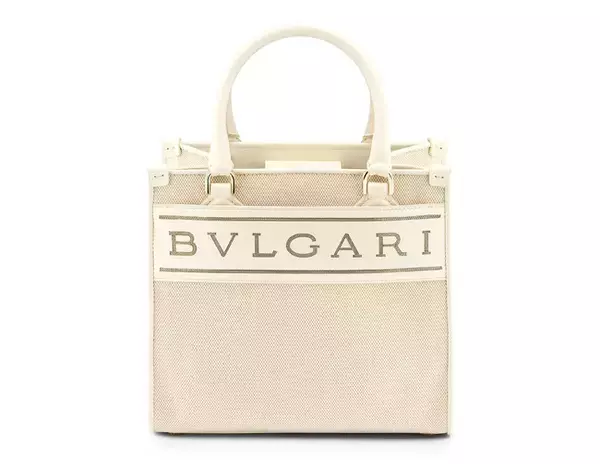 「ブルガリの新作トートバッグは「BVLGARI」のロゴをデザイン要素の中心に据えた新スタイル」の画像