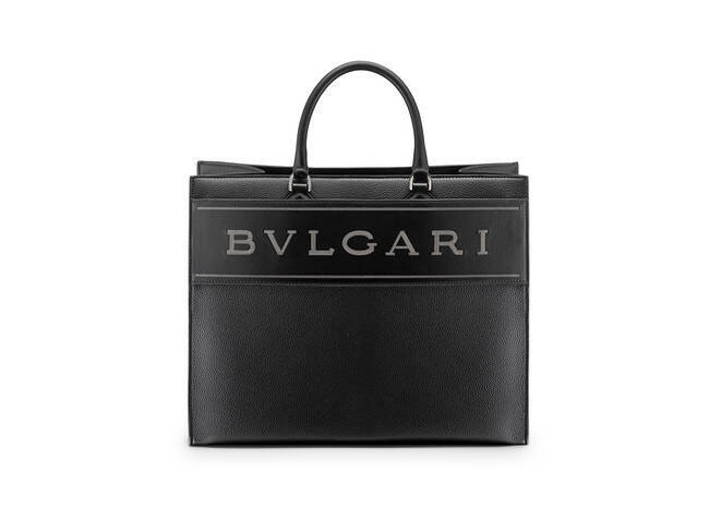 ブルガリの新作トートバッグは「BVLGARI」のロゴをデザイン要素の中心に据えた新スタイル