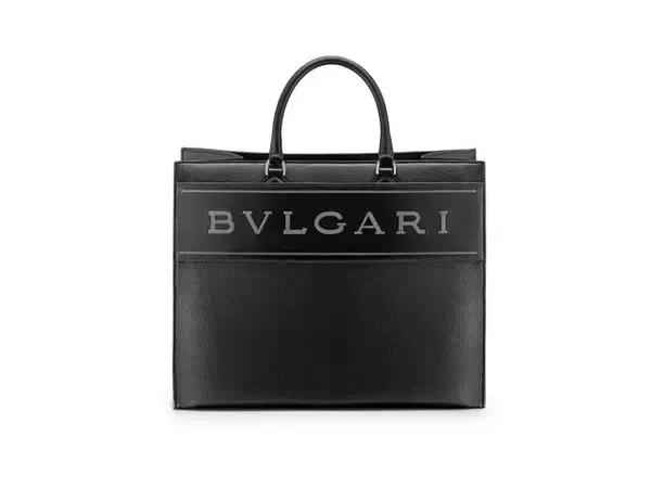 「ブルガリの新作トートバッグは「BVLGARI」のロゴをデザイン要素の中心に据えた新スタイル」の画像