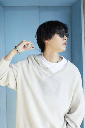 桜田通がパールジュエリーを自由に纏い7daysコーディネートを披露。ONモード・OFFモード様々な姿で魅了