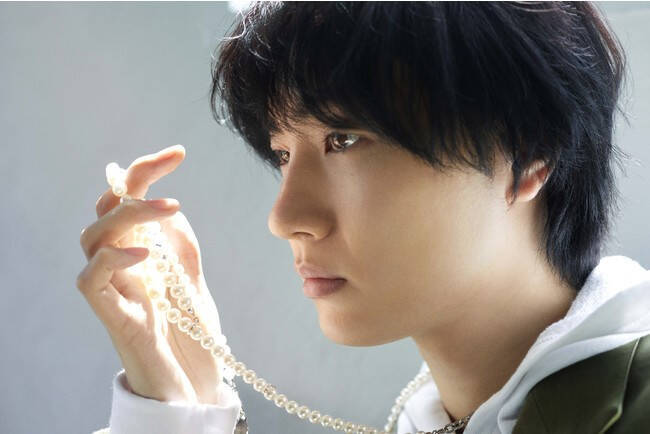 桜田通がパールジュエリーを自由に纏い7daysコーディネートを披露。ONモード・OFFモード様々な姿で魅了