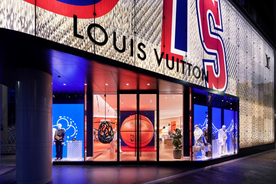 ルイ・ヴィトン 渋谷メンズ店が「LV×NBA」の世界観を反映した特別な空間に! エントランスには特大バスケットボールも登場