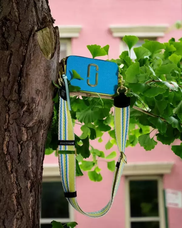 マーク ジェイコブスのアイコンバッグ「THE SNAPSHOT」にパルコ渋谷店と公式オンラインストア限定カラーが登場