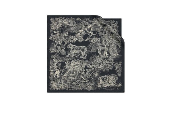 優美で落ち着きに満ちた時間へと誘う。マリア・グラツィア・キウリがデザインした新作ラウンジウエアコレクション