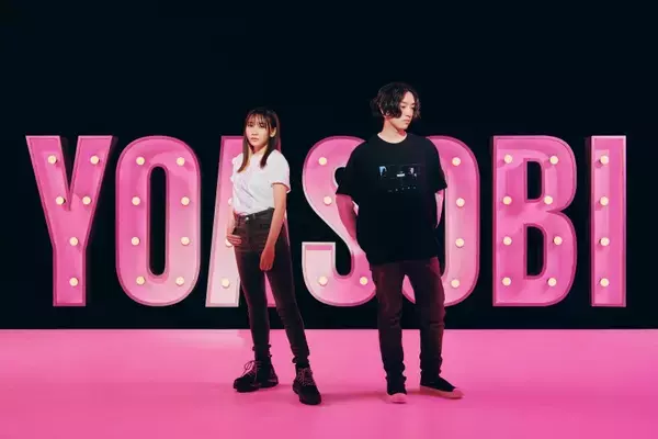 UTが時代を象徴する最旬アーティスト・YOASOBIと初コラボ! 曲によって異なる色鮮やかな世界観を「UT」で表現