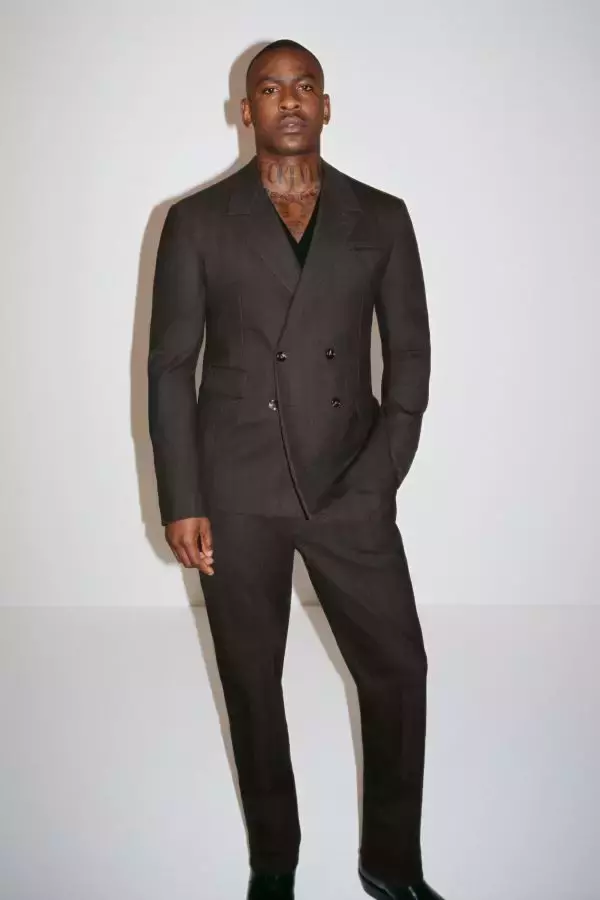 「ボッテガ・ヴェネタを纏ったトラヴィス・スコット。ニューヨークで開催されたパーソンズ・ファッション・ベネフィット授賞式に登場」の画像