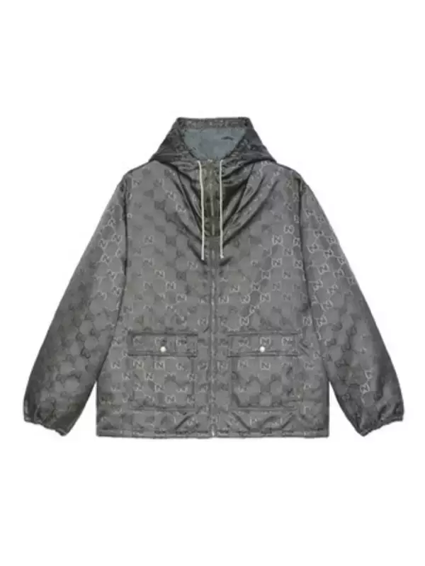 「「Gucci Off The Grid」コレクションに新色のアッシュグレーが登場」の画像