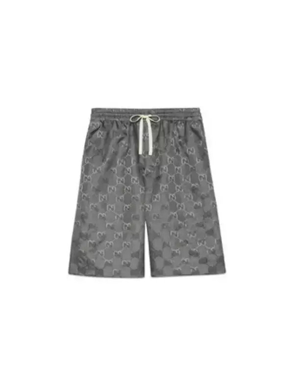 「「Gucci Off The Grid」コレクションに新色のアッシュグレーが登場」の画像