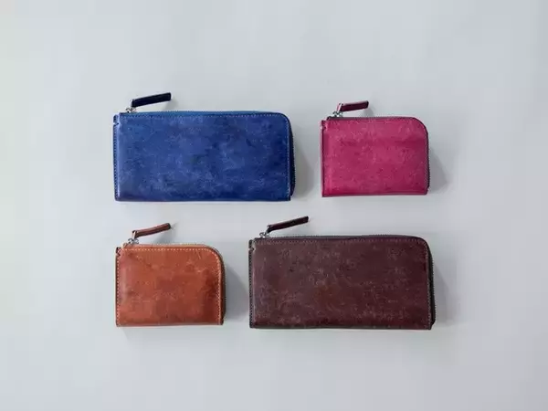 土屋鞄製造所からヴィンテージ調のイタリアンレザーを採用した夏らしいカラーの財布が登場