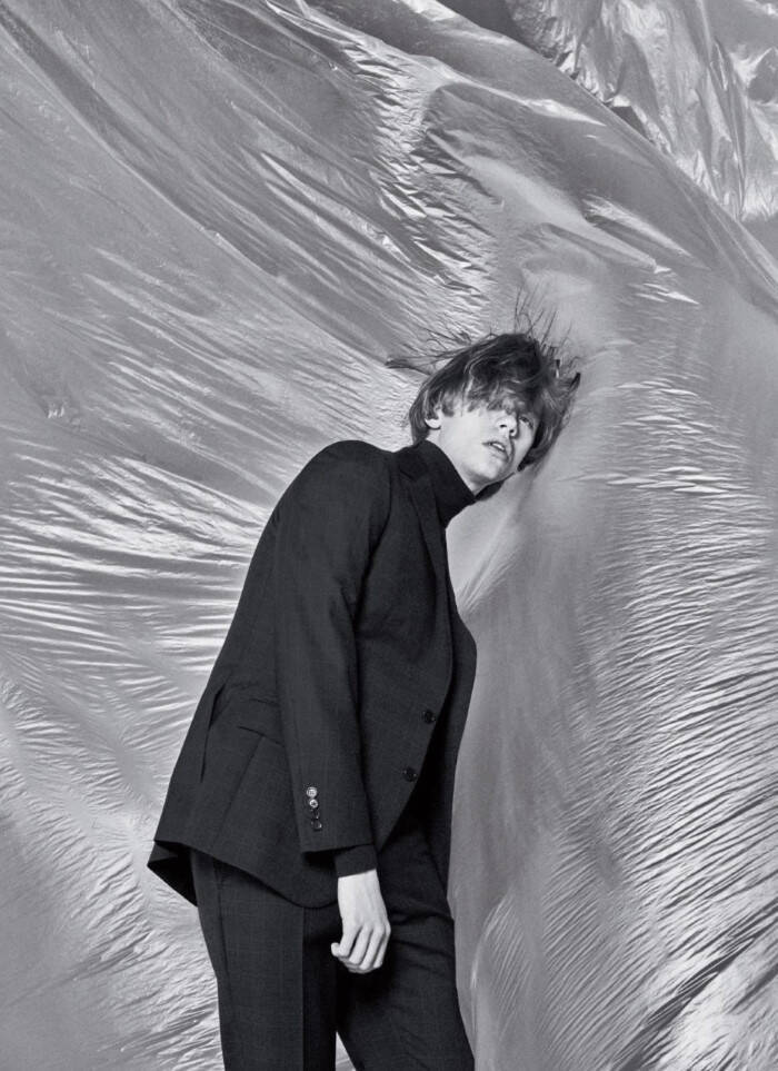 イセタンメンズのファッションマガジン『EPOCH / エポック』公開。アスリート・入江陵介がラグジュアリーファッションを纏う