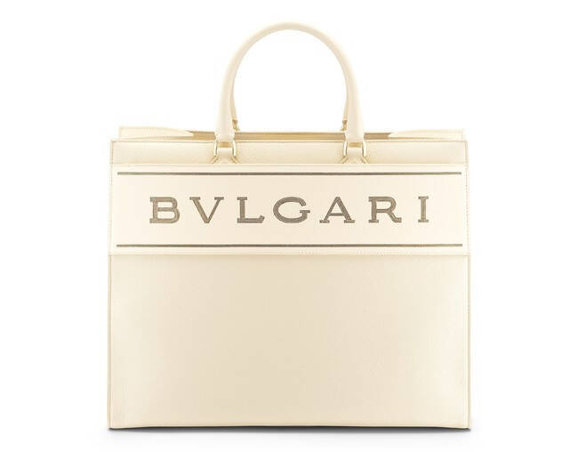 ブルガリから登場したロゴを配したトートバッグはフェミニンでエレガントなカラーパレットが鮮やか