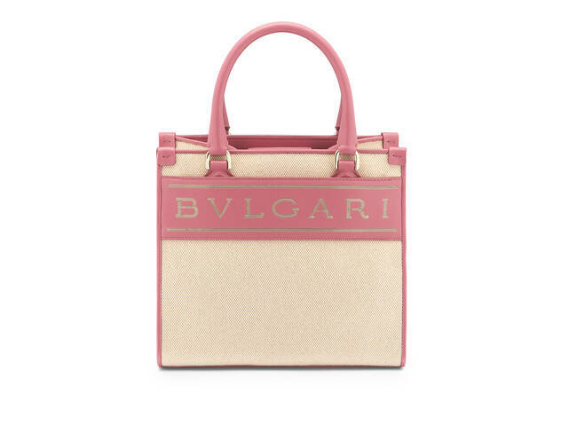 ブルガリから登場したロゴを配したトートバッグはフェミニンでエレガントなカラーパレットが鮮やか