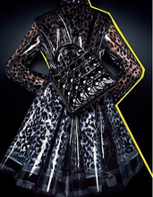 ディオールからメゾンを象徴するバッグがレザーもメタリックパーツも「漆黒」の仕上げで登場