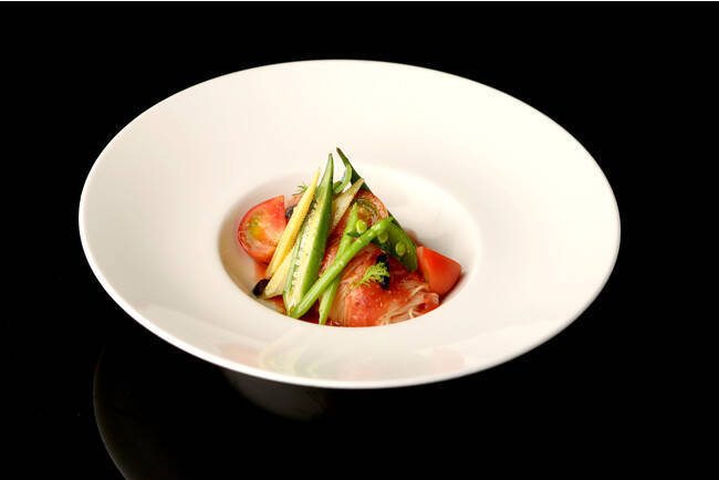 ル カフェ ドゥ ジョエル・ロブションで夏限定メニューを堪能。夏にぴったりなトマトやとうもろこしなど、夏野菜をふんだんに