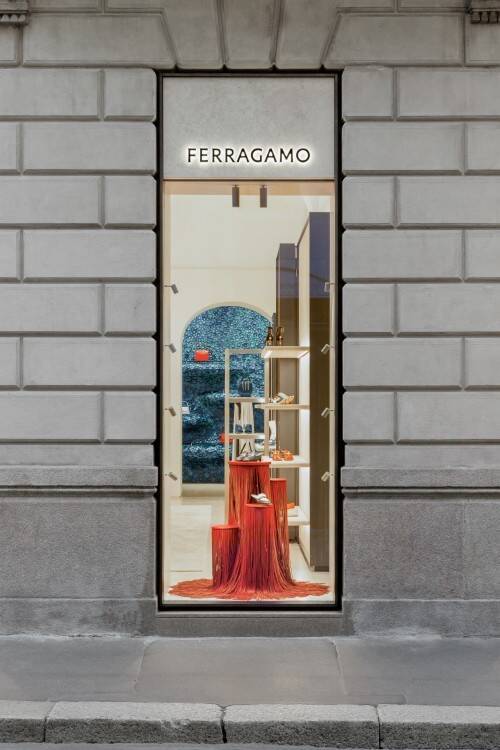 ミラノにあるフェラガモのフラッグシップ・ブティックがリニューアルオープン