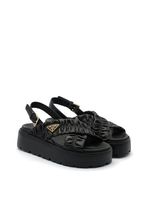 プラダ、日本限定サンダルを発売──スポーティーな要素を再構成したエレガンス