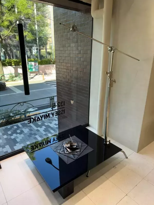 「132 5. ISSEY MIYAKEが新旗艦店「132 5. ISSEY MIYAKE / AOYAMA」をオープン──平面から立体へ、「一枚の布」の思想を体験する場所」の画像