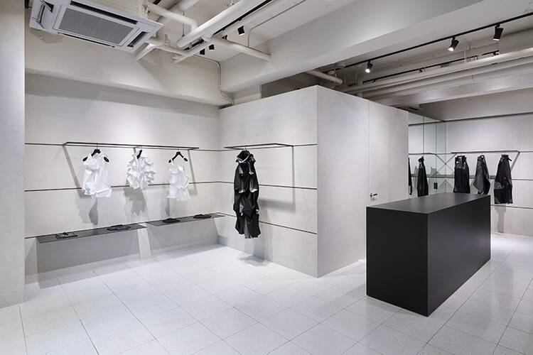 132 5. ISSEY MIYAKEが新旗艦店「132 5. ISSEY MIYAKE / AOYAMA」をオープン──平面から立体へ、「一枚の布」の思想を体験する場所