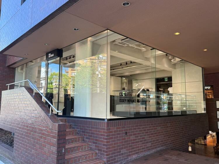 132 5. ISSEY MIYAKEが新旗艦店「132 5. ISSEY MIYAKE / AOYAMA」をオープン──平面から立体へ、「一枚の布」の思想を体験する場所