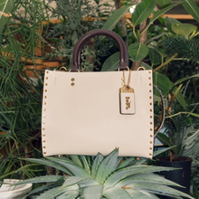 コーチから秋のスタートを彩る「リベット コレクション」が登場