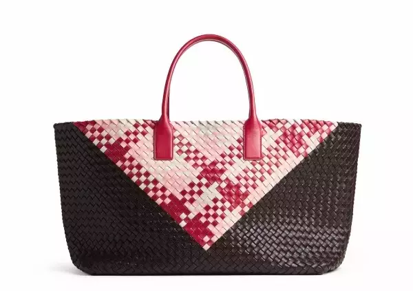 「ボッテガ・ヴェネタがイントレチャート誕生50周年を記念したポップアップを伊勢丹新宿店で開催」の画像