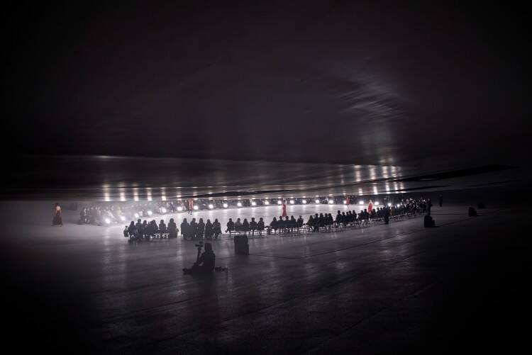 建築と衣服が交差する夜──「Sein」1stコレクション、KAIT広場で立ち現れた“暗闇の気配”