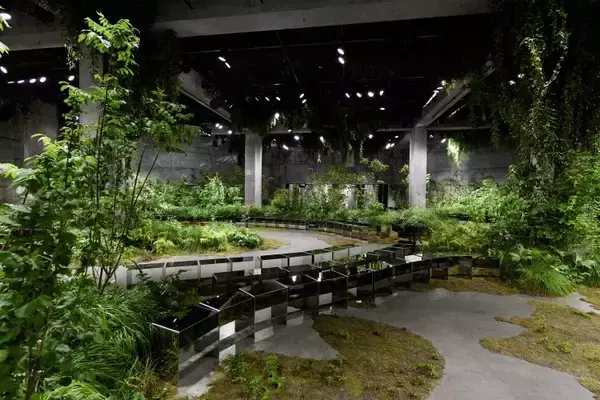 「【ルック】グッチがサバト・デ・サルノによる2025年クルーズ コレクションをロンドンで発表」の画像