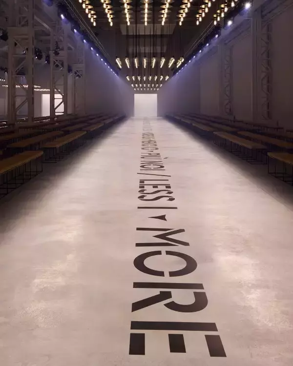 「「Less I, more us」──マリア・グラツィア・キウリが描くフェンディの新章。女性アーティストとの対話から生まれた2026-27年秋冬コレクション」の画像