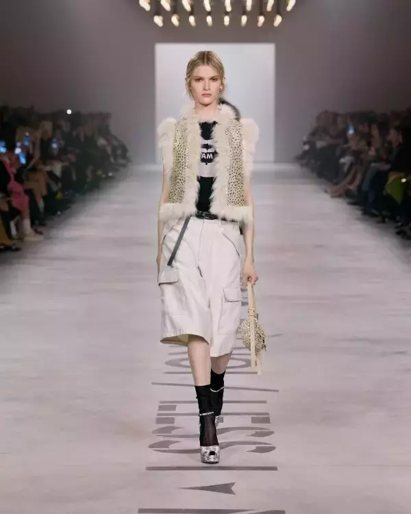 「「Less I, more us」──マリア・グラツィア・キウリが描くフェンディの新章。女性アーティストとの対話から生まれた2026-27年秋冬コレクション」の画像