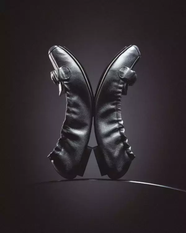 「Yohji Yamamoto × Repetto──バレエシューズ「Bolchoï」を再構築、モカシンとローファーの境界へ」の画像