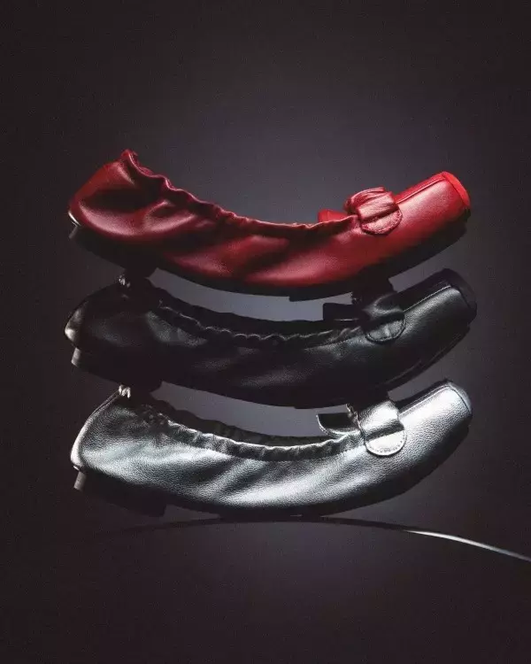 「Yohji Yamamoto × Repetto──バレエシューズ「Bolchoï」を再構築、モカシンとローファーの境界へ」の画像
